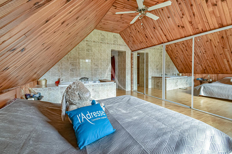 Demeure - 457 m² - 9 pièces