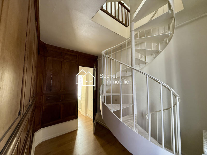 Appartement - 125 m² - 6 pièces