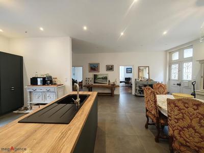 Maison - 225 m² - 9 pièces