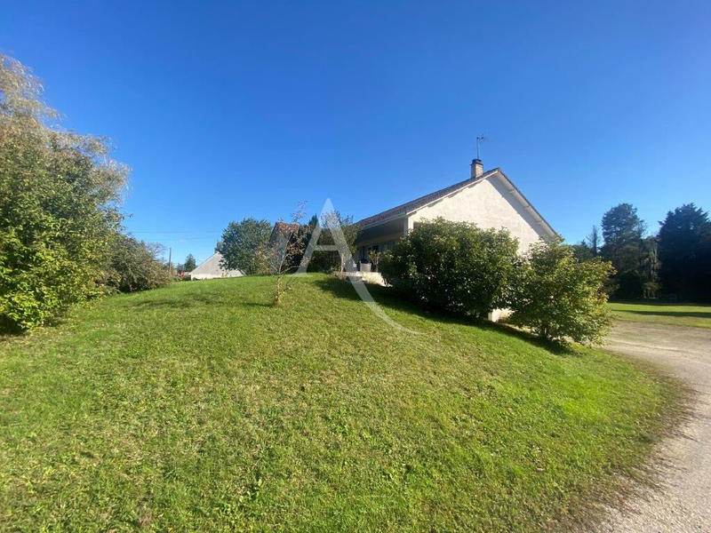 Maison - 223 m² - 8 pièces