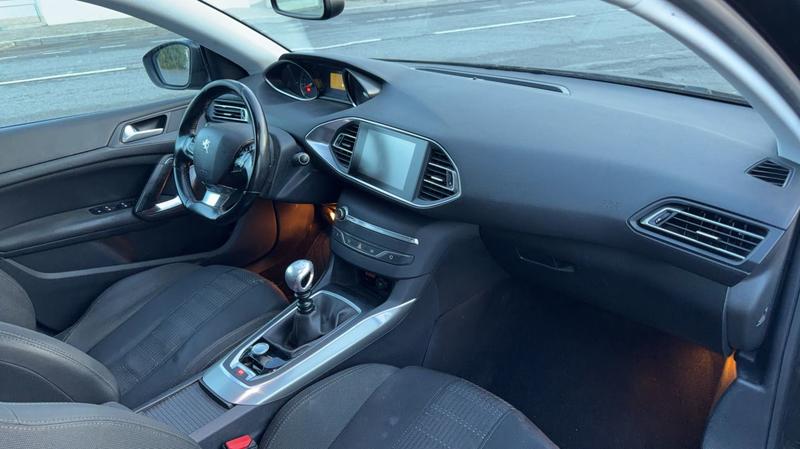 Peugeot 308 1.2 PureTech 130 Allure Business - 5 places