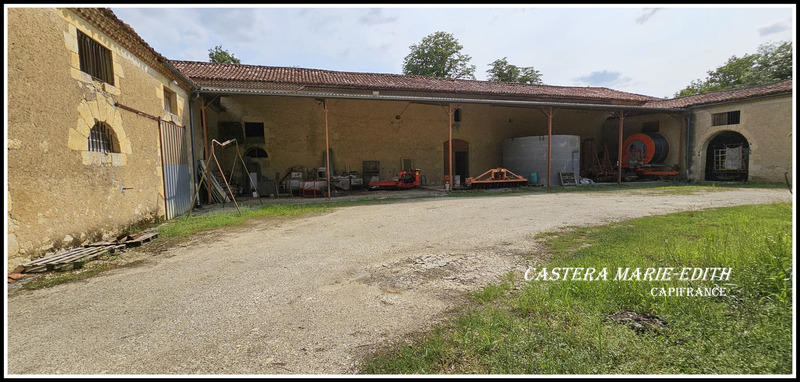 Propriété - 860 m² - 19 pièces