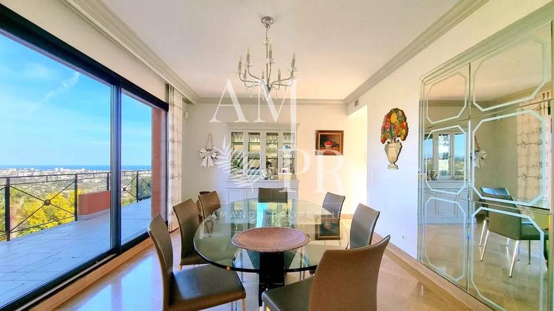 Villa - 389 m² - 10 pièces