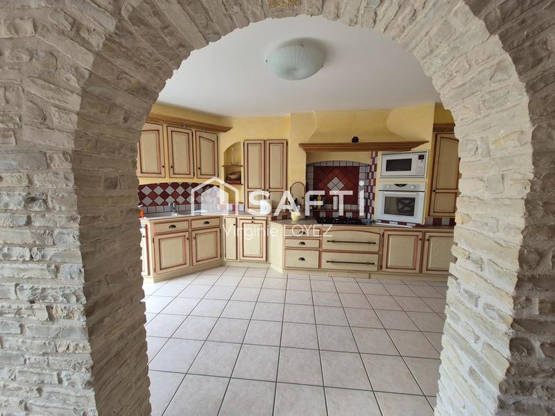 Maison - 270 m² - 11 pièces