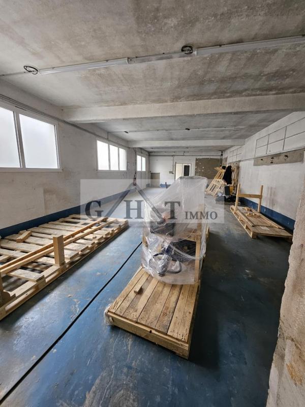 Entrepôt - 2 352 m²