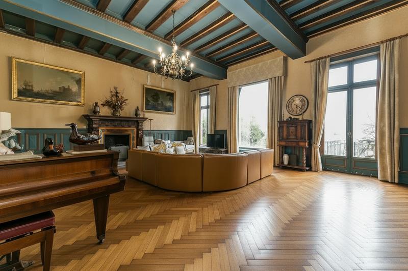 Propriété - 900 m² - 15 pièces