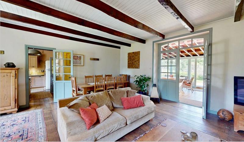 Propriété - 240 m² - 8 pièces