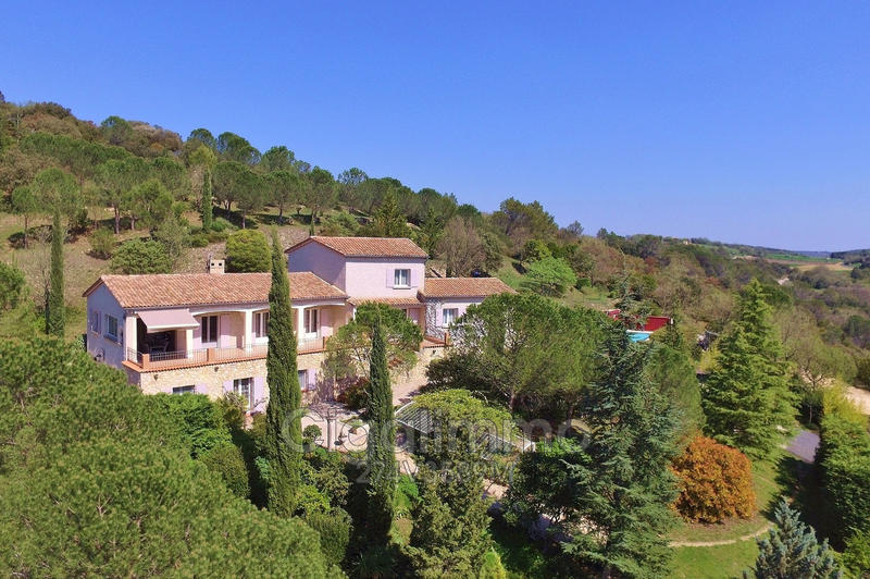 Villa - 226 m² - 6 pièces