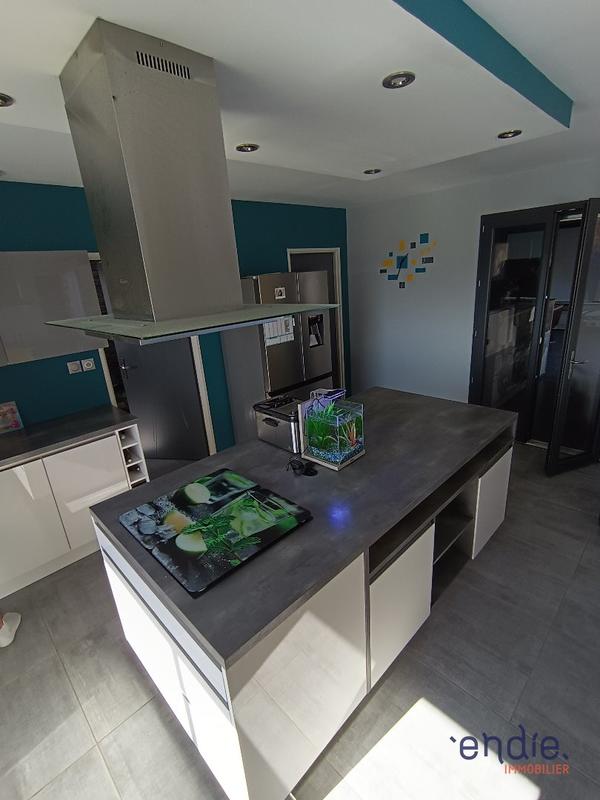 Maison - 206 m² - 8 pièces