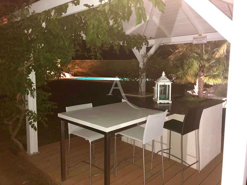 Maison - 245 m² - 7 pièces