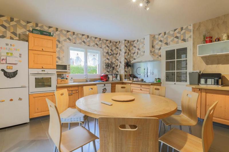 Maison - 238 m² - 7 pièces