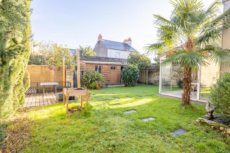 Maison - 240 m² - 10 pièces