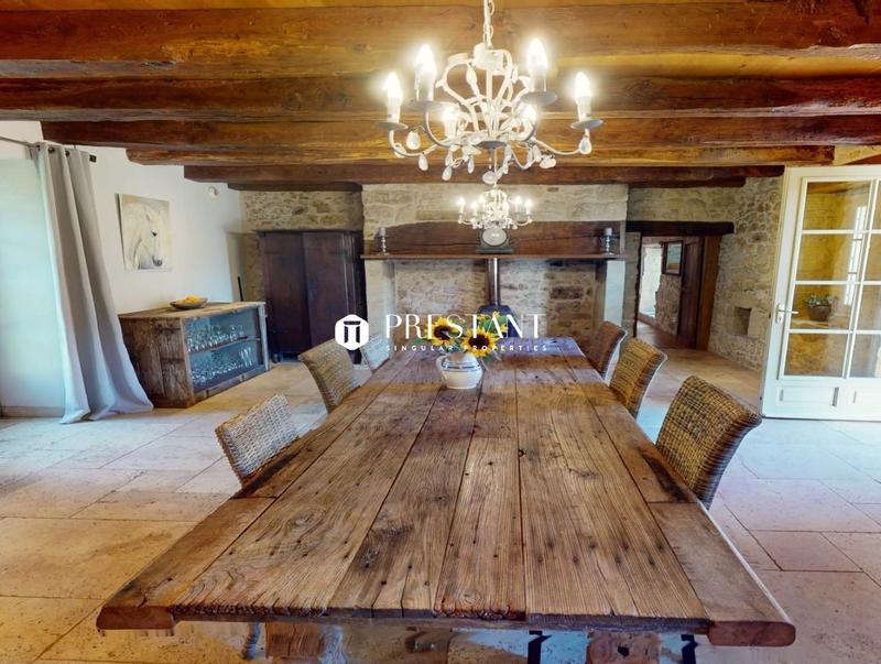 Demeure - 590 m² - 14 pièces