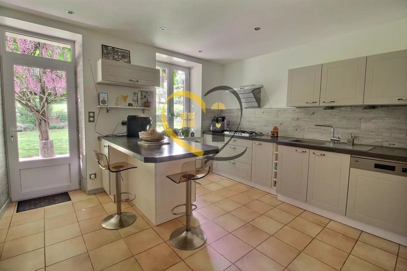 Maison - 243 m² - 7 pièces