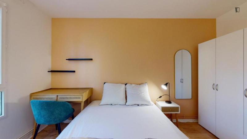 Chambre - 9 m² - 5 pièces