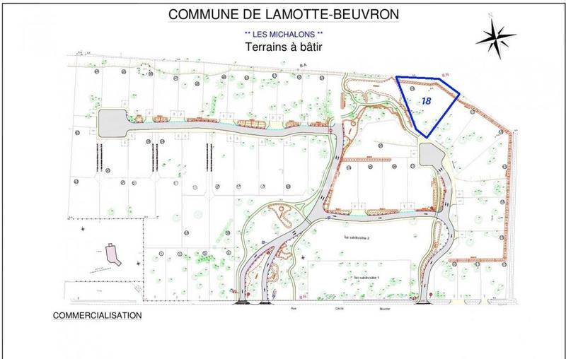 Terrain constructible - 1 135 m²