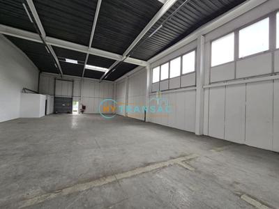 Local d'activités - 304 m²