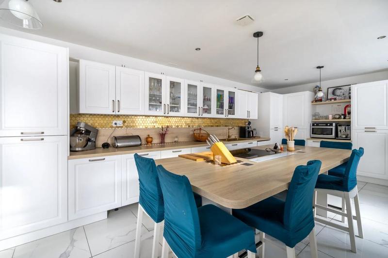 Maison - 97 m² - 6 pièces