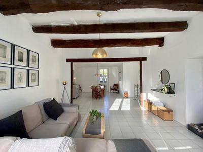 Maison - 220 m² - 6 pièces
