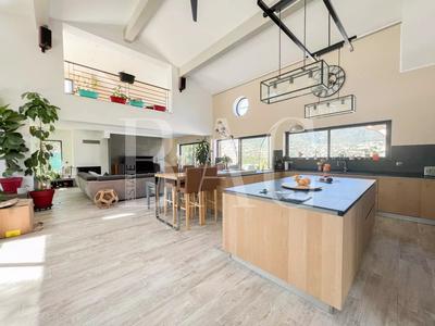 Villa - 350 m² - 7 pièces