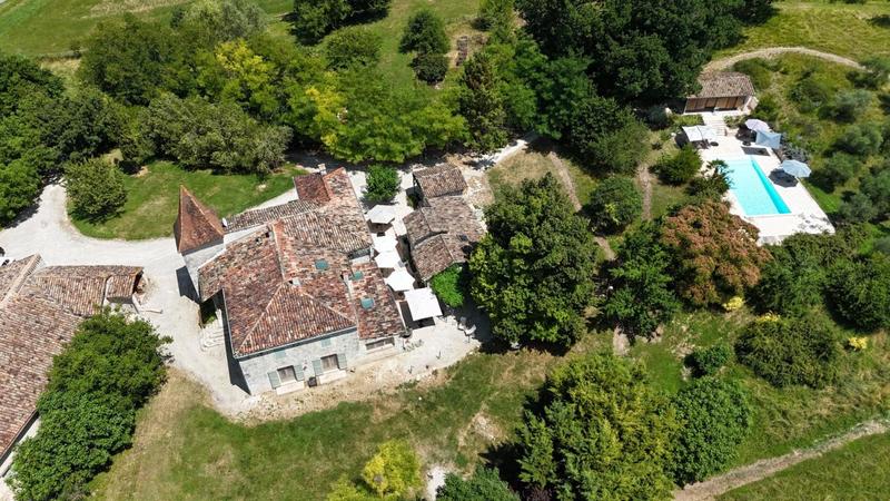 Corps de ferme - 319 m² - 9 pièces