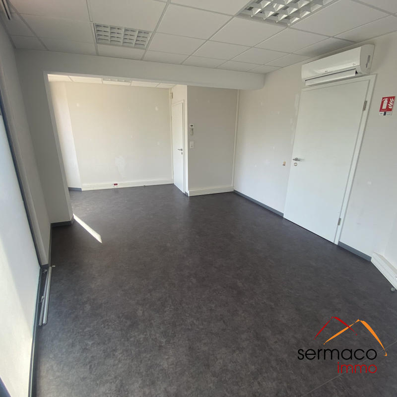 Local commercial - 248 m² - 12 pièces