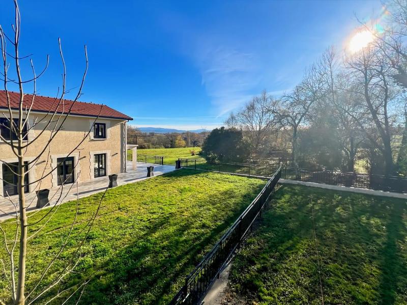 Maison - 390 m² - 12 pièces