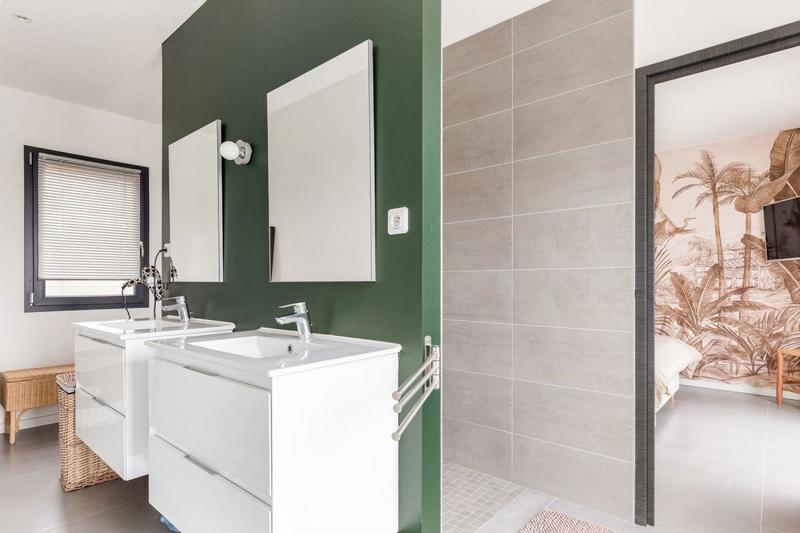 Propriété - 230 m² - 7 pièces