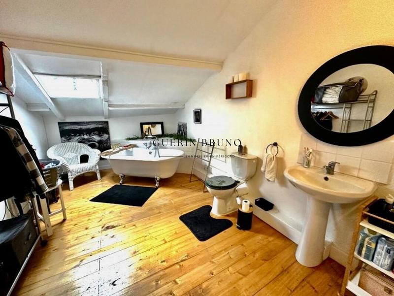 Propriété - 180 m² - 11 pièces