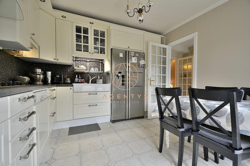 Maison - 200 m² - 8 pièces