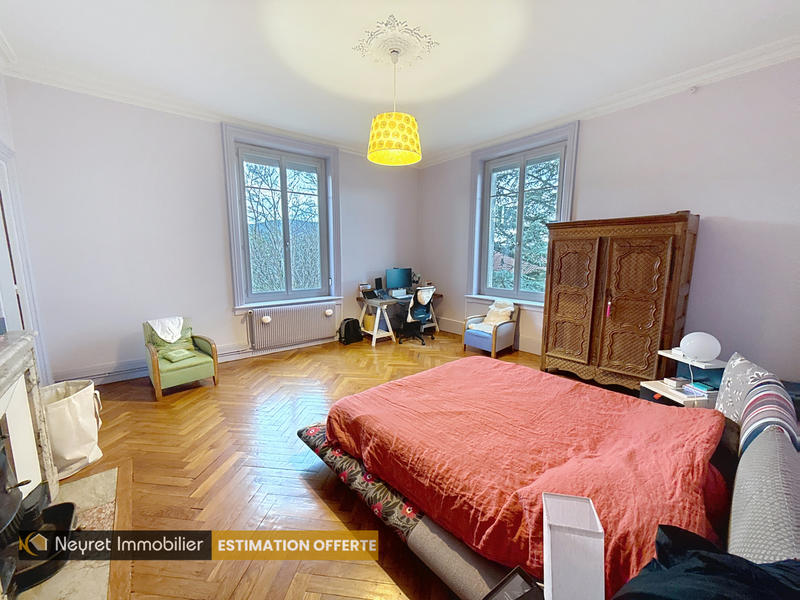 Appartement - 229 m² - 7 pièces