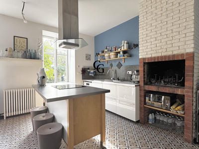 Maison - 246 m² - 8 pièces