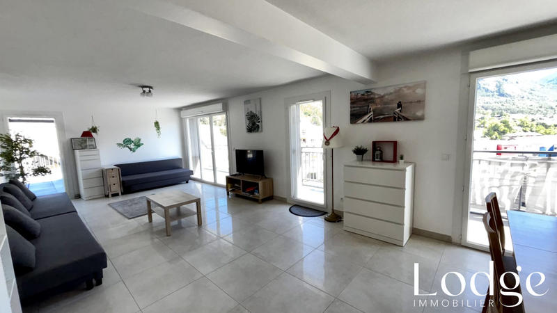 Appartement - 100 m² - 4 pièces