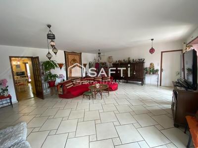 Maison - 230 m² - 10 pièces