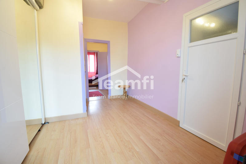 Maison - 247 m² - 9 pièces