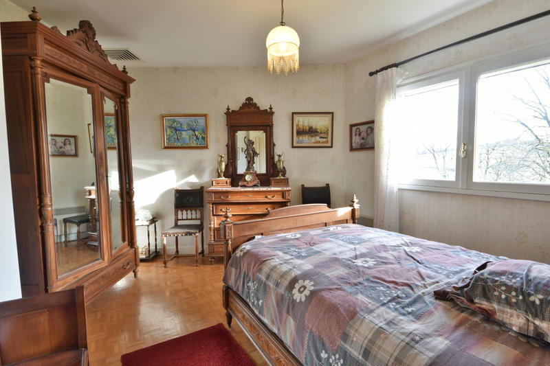 Maison - 240 m² - 11 pièces