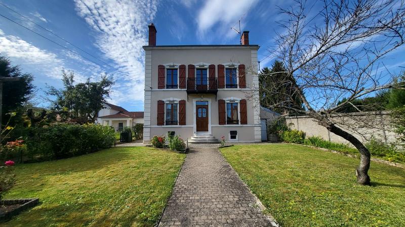 Maison - 198 m² - 9 pièces