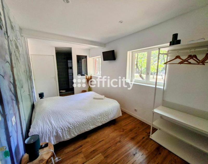 Demeure - 262 m² - 12 pièces