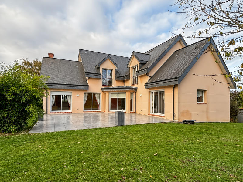 Maison - 228 m² - 7 pièces