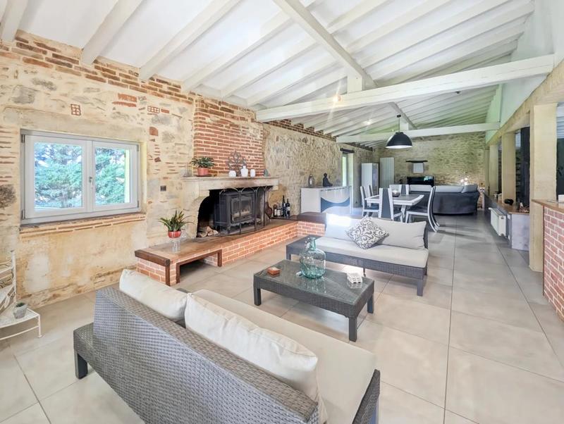 Maison - 252 m² - 7 pièces