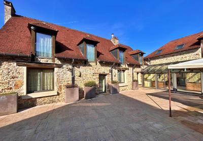 Propriété - 785 m² - 21 pièces