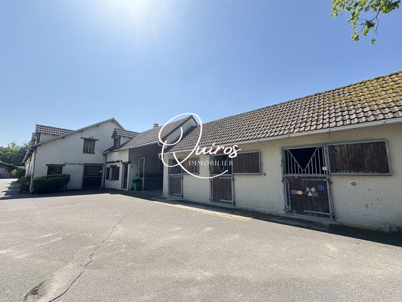 Maison - 137 m² - 7 pièces