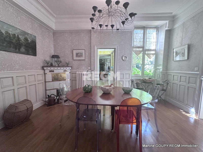 Maison - 290 m² - 11 pièces