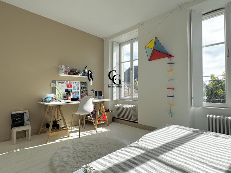 Maison - 246 m² - 8 pièces