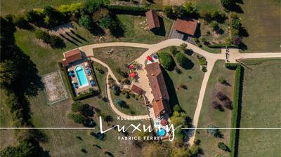 Maison - 431 m² - 17 pièces