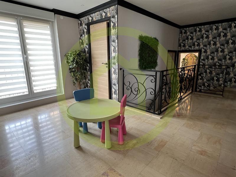 Maison - 195 m² - 7 pièces