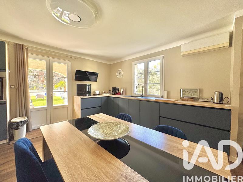 Maison - 365 m² - 11 pièces