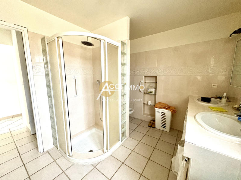 Propriété - 222 m² - 8 pièces