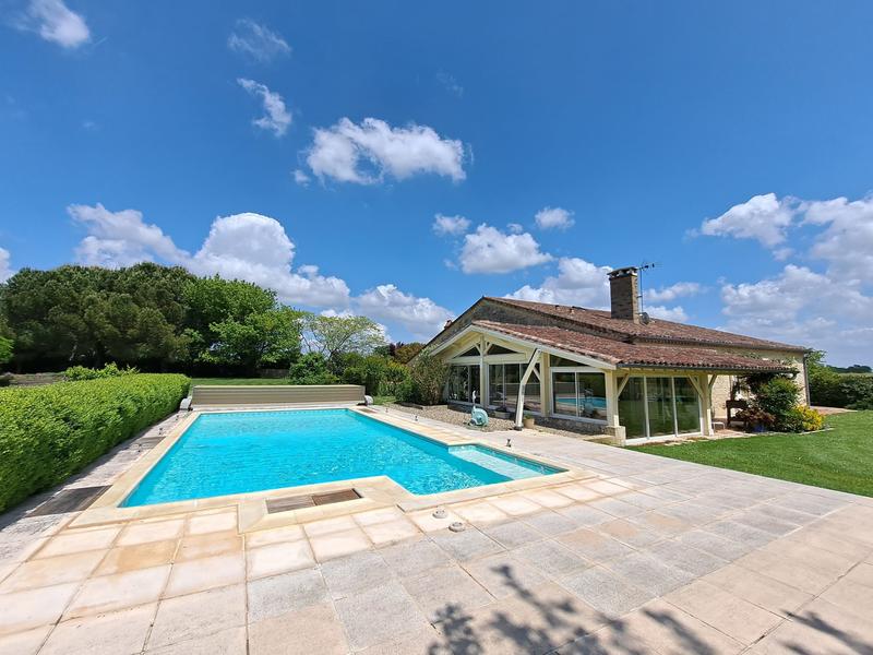 Maison - 295 m² - 7 pièces