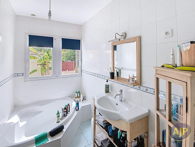 Maison - 200 m² - 6 pièces